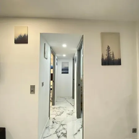 Modern Apartment *
